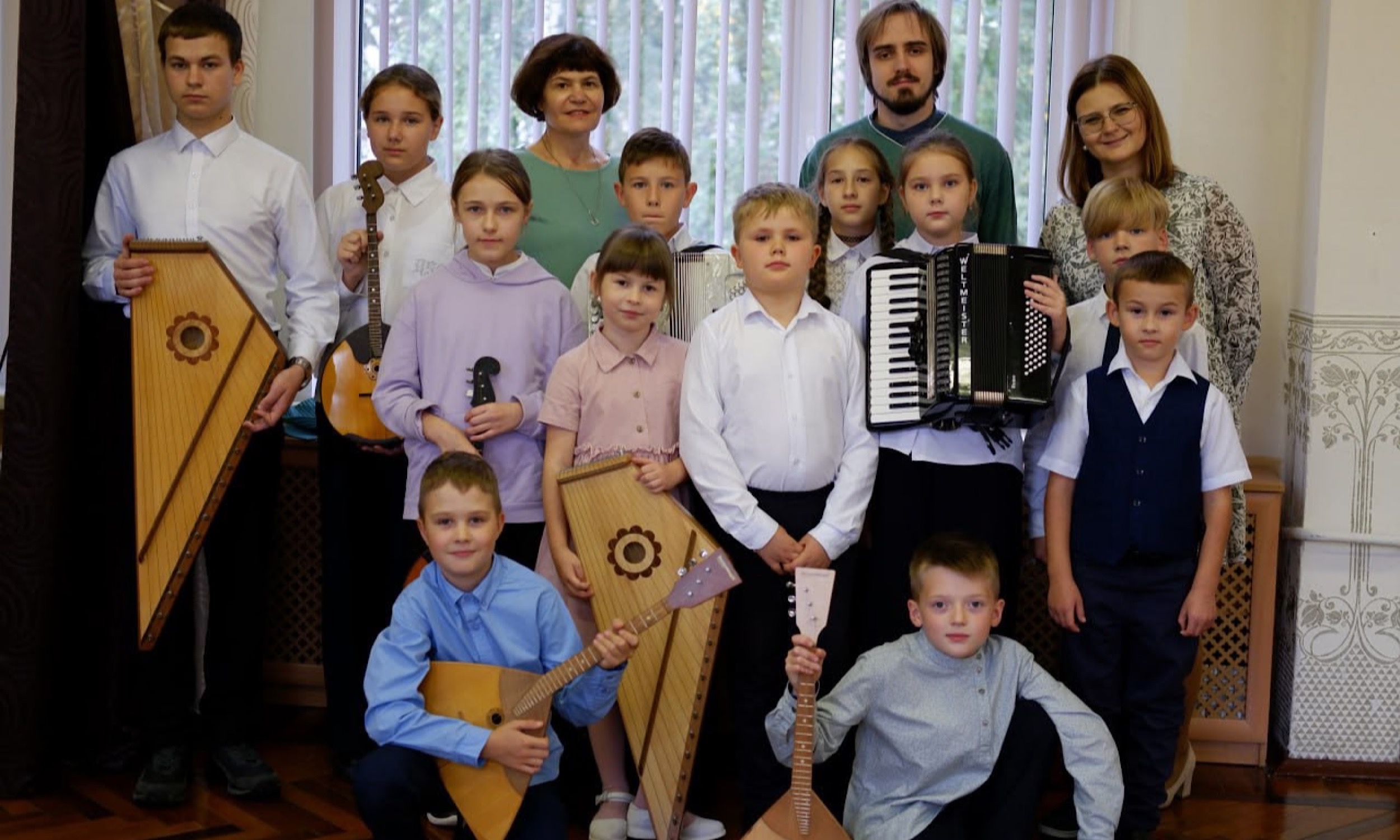 Звучат народные инструменты