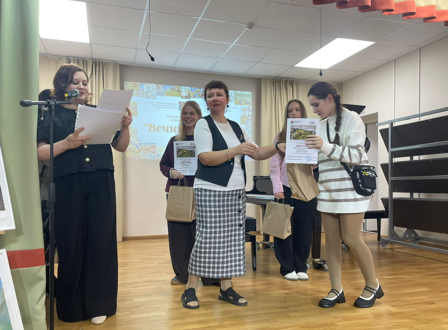 НАГРАЖДЕНИЕ ПРИЗЁРОВ РАЙОННОГО КОНКУРСА «ВЕЧНЫЙ ПОДВИГ»  