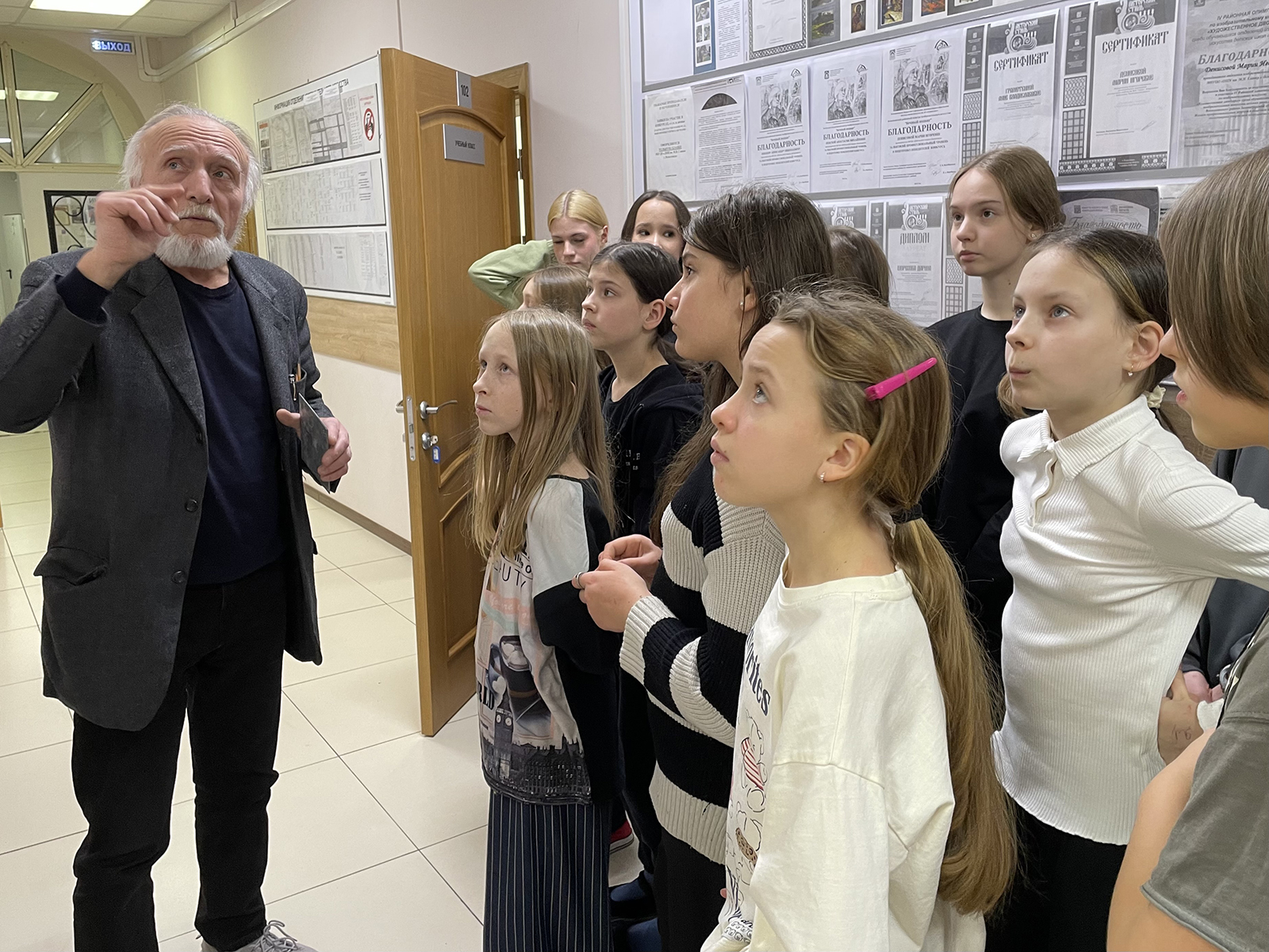 ОТКРЫТИЕ ПЕРСОНАЛЬНОЙ ВЫСТАВКИ «РЕТРОСПЕКТИВА»  ПРЕПОДАВАТЕЛЯ ОТДЕЛЕНИЯ ИЗОБРАЗИТЕЛЬНОГО ИСКУССТВА,  ЧЛЕНА СОЮЗА ХУДОЖНИКОВ РОССИИ   БЕДИНА ВЛАДИМИРА СЕРГЕЕВИЧА  