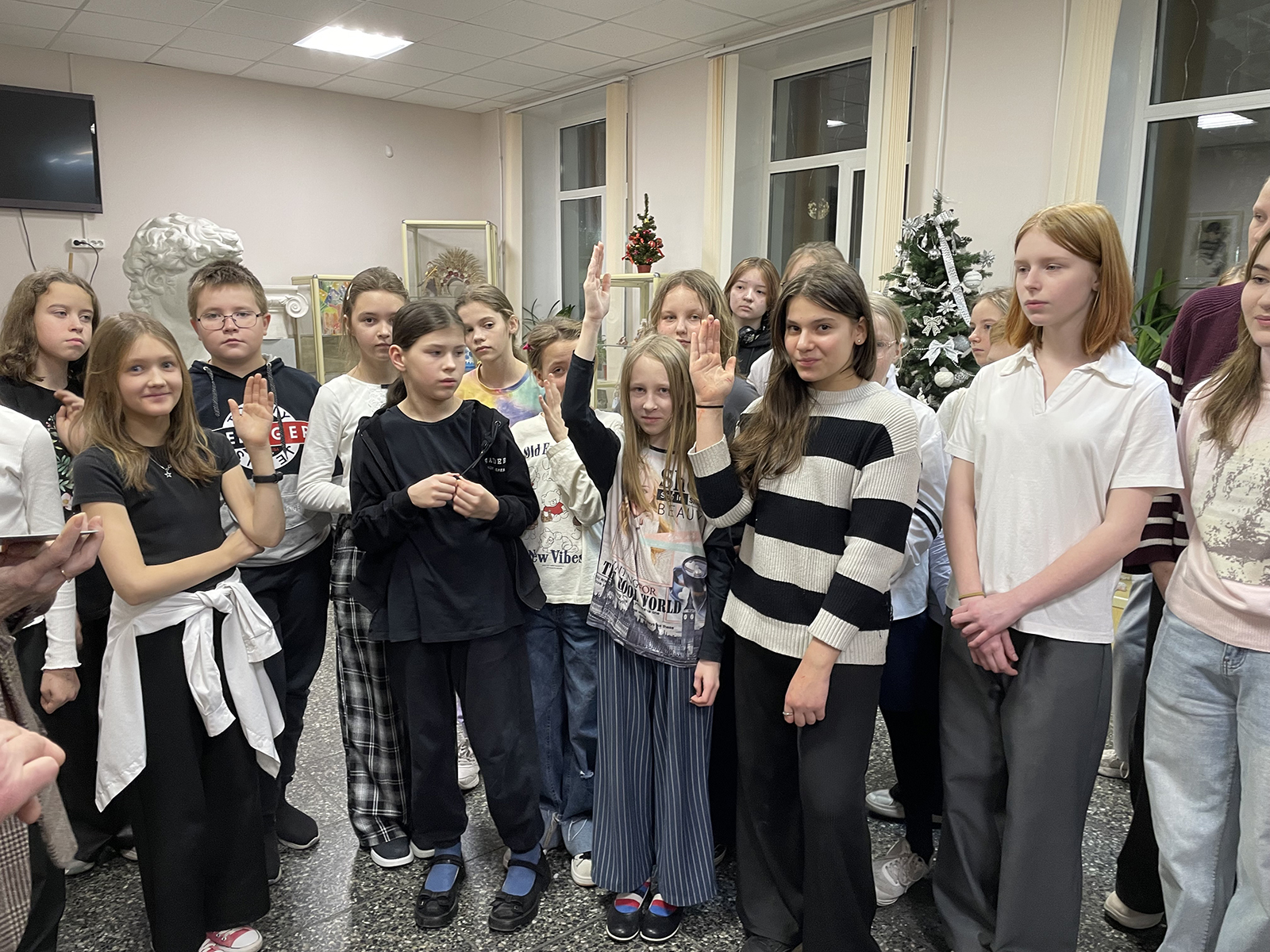 ОТКРЫТИЕ ПЕРСОНАЛЬНОЙ ВЫСТАВКИ «РЕТРОСПЕКТИВА»  ПРЕПОДАВАТЕЛЯ ОТДЕЛЕНИЯ ИЗОБРАЗИТЕЛЬНОГО ИСКУССТВА,  ЧЛЕНА СОЮЗА ХУДОЖНИКОВ РОССИИ   БЕДИНА ВЛАДИМИРА СЕРГЕЕВИЧА  