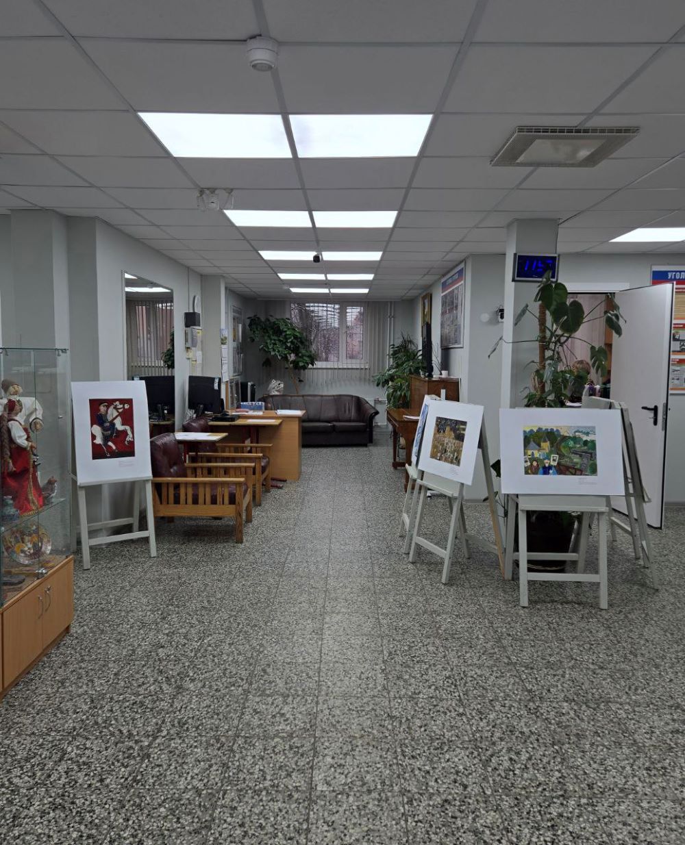 Выставка картин, посвящённая Дню Героев Отечества в «ДШИ им. М.И. Глинки г. Всеволожск» (структурное подразделение «Южный»)