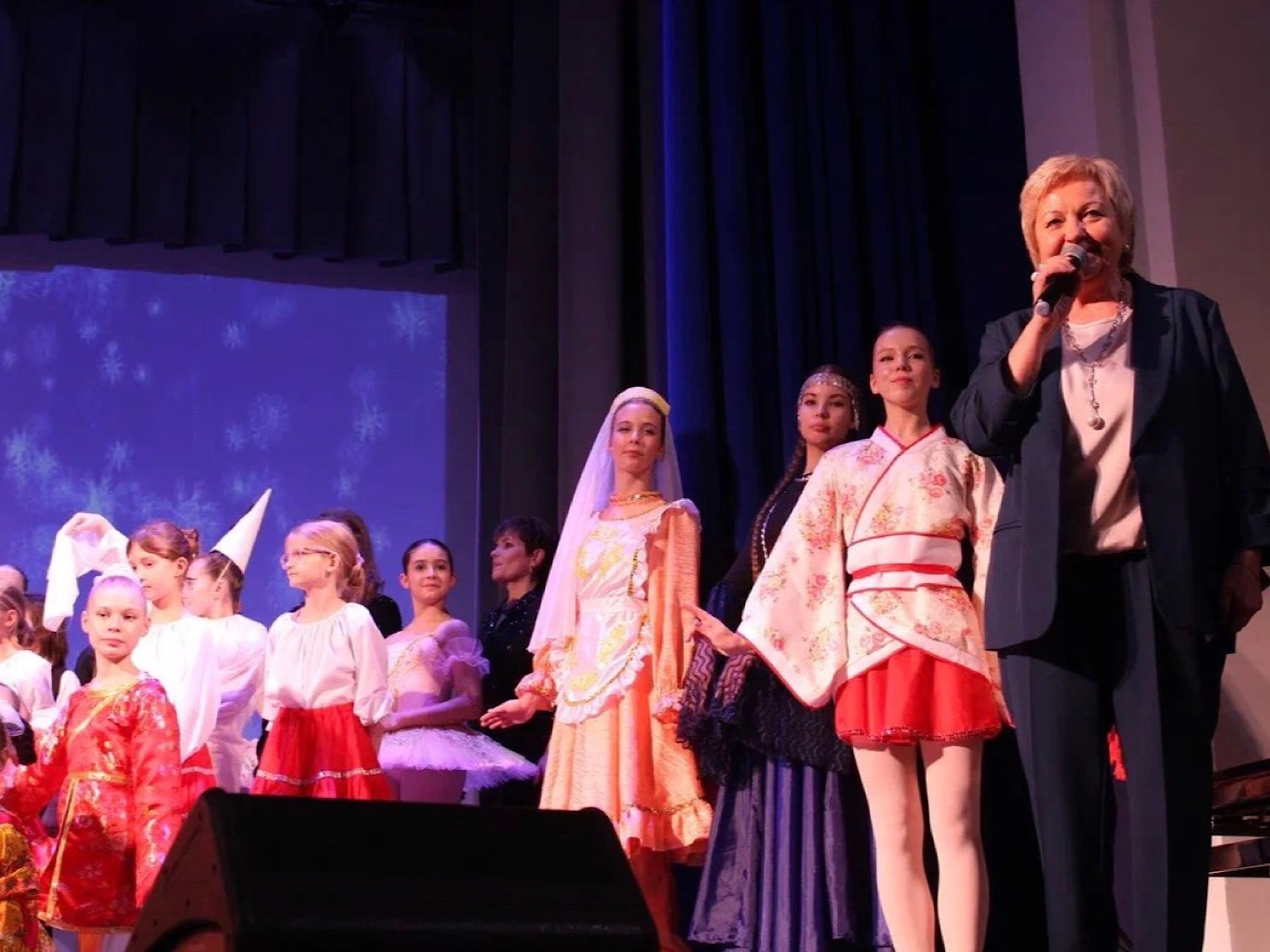 «Рождественская ночь в магазине игрушек»