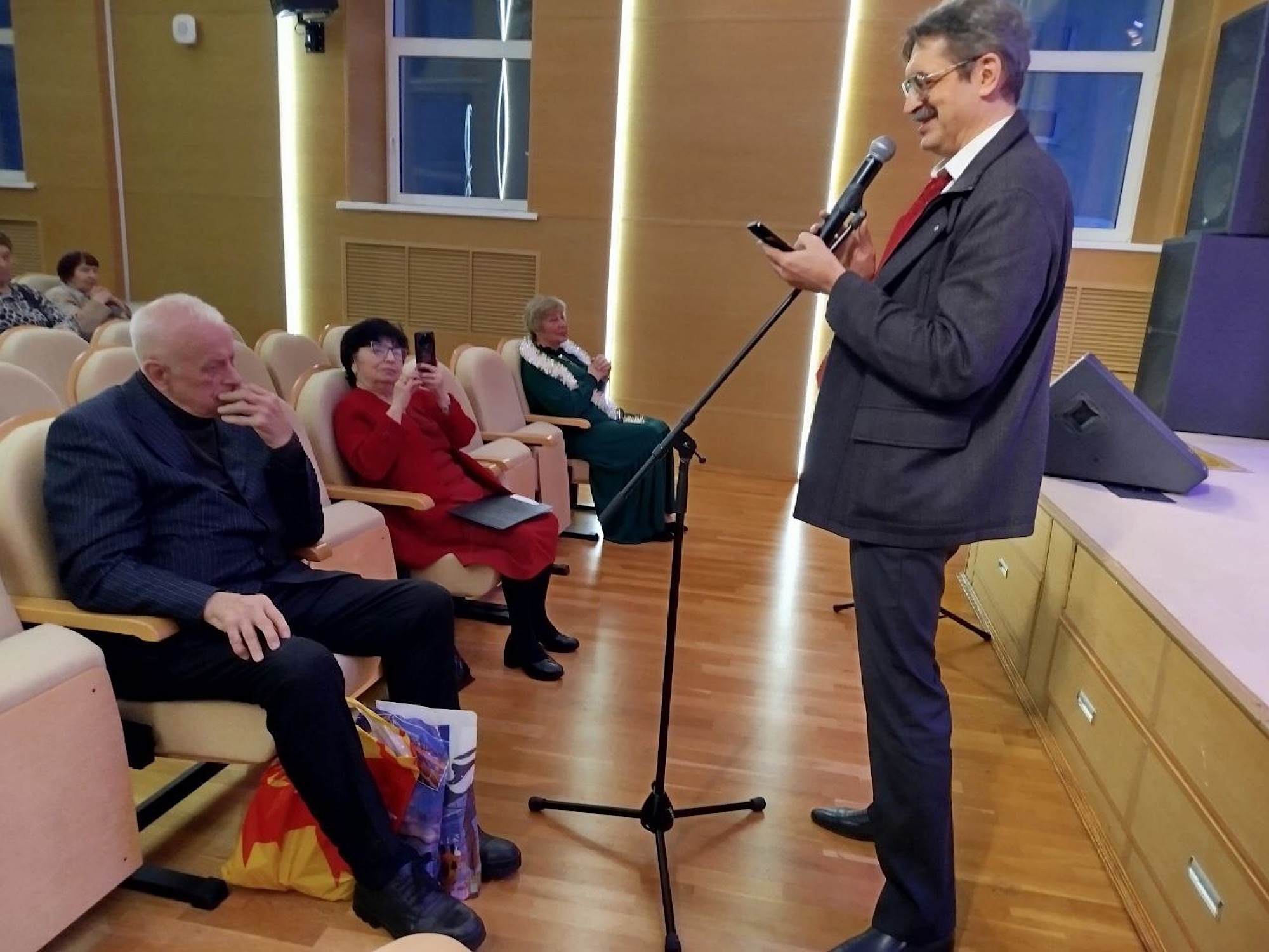 "Любовь придет к тебе быть может..."