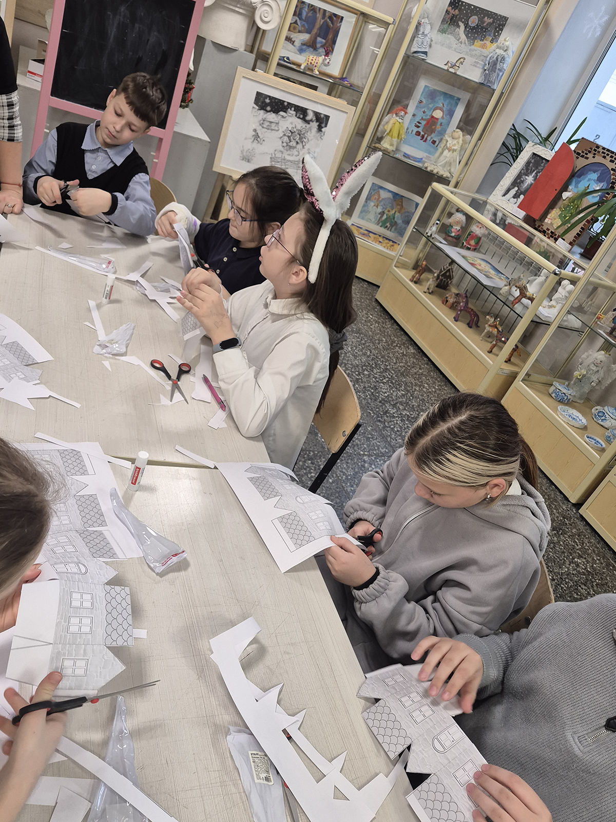 ОТДЕЛЕНИЕ ИЗОБРАЗИТЕЛЬНОГО ИСКУССТВА ДЕТСКОЙ ШКОЛЫ ИСКУССТВ ПРИНИМАЕТ УЧАЩИХСЯ ИЗ ЛИЦЕЯ № 1 ГОРОДА ВСЕВОЛОЖСКА