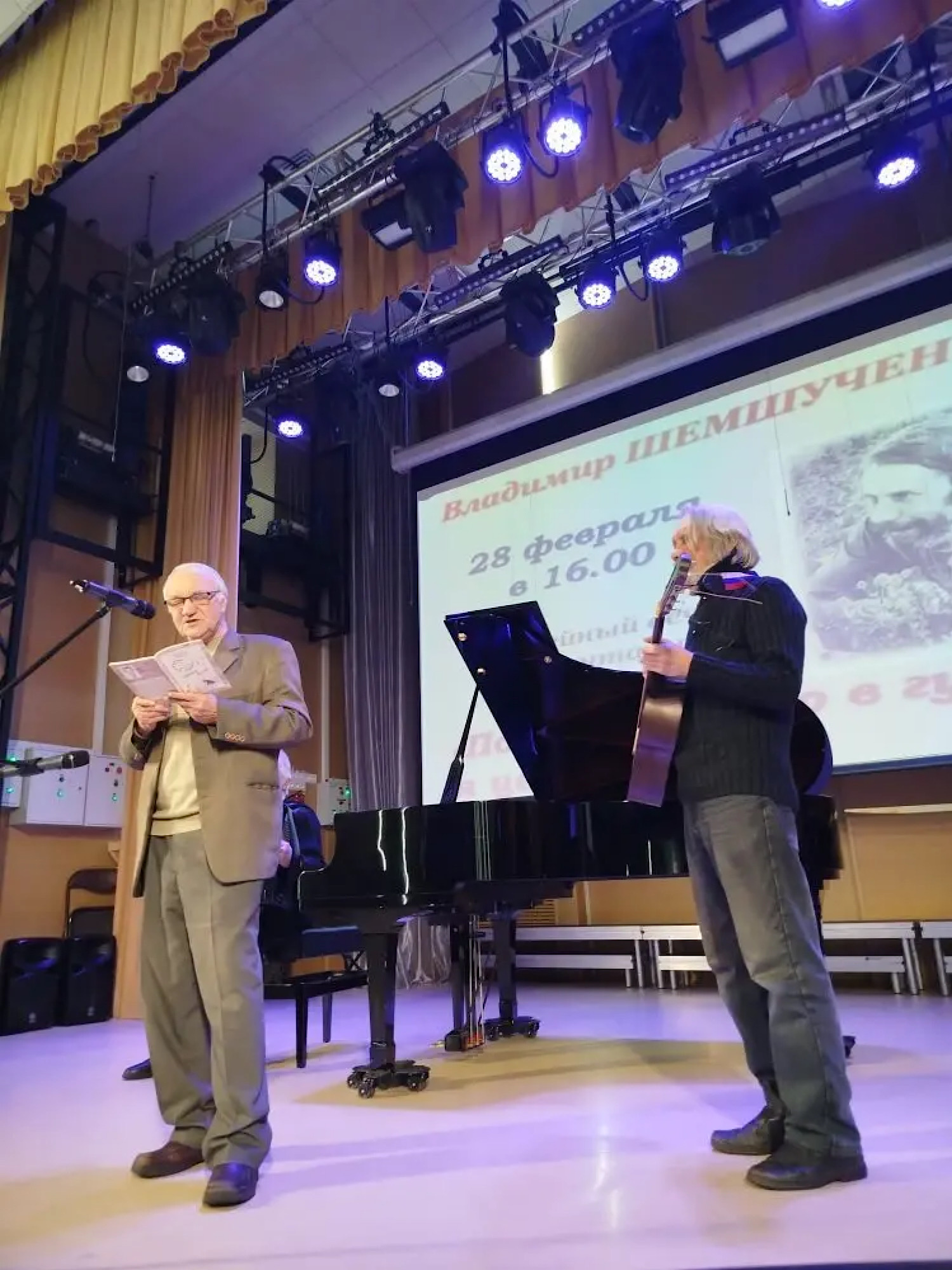 "Потому прямо в губы я целую слова"