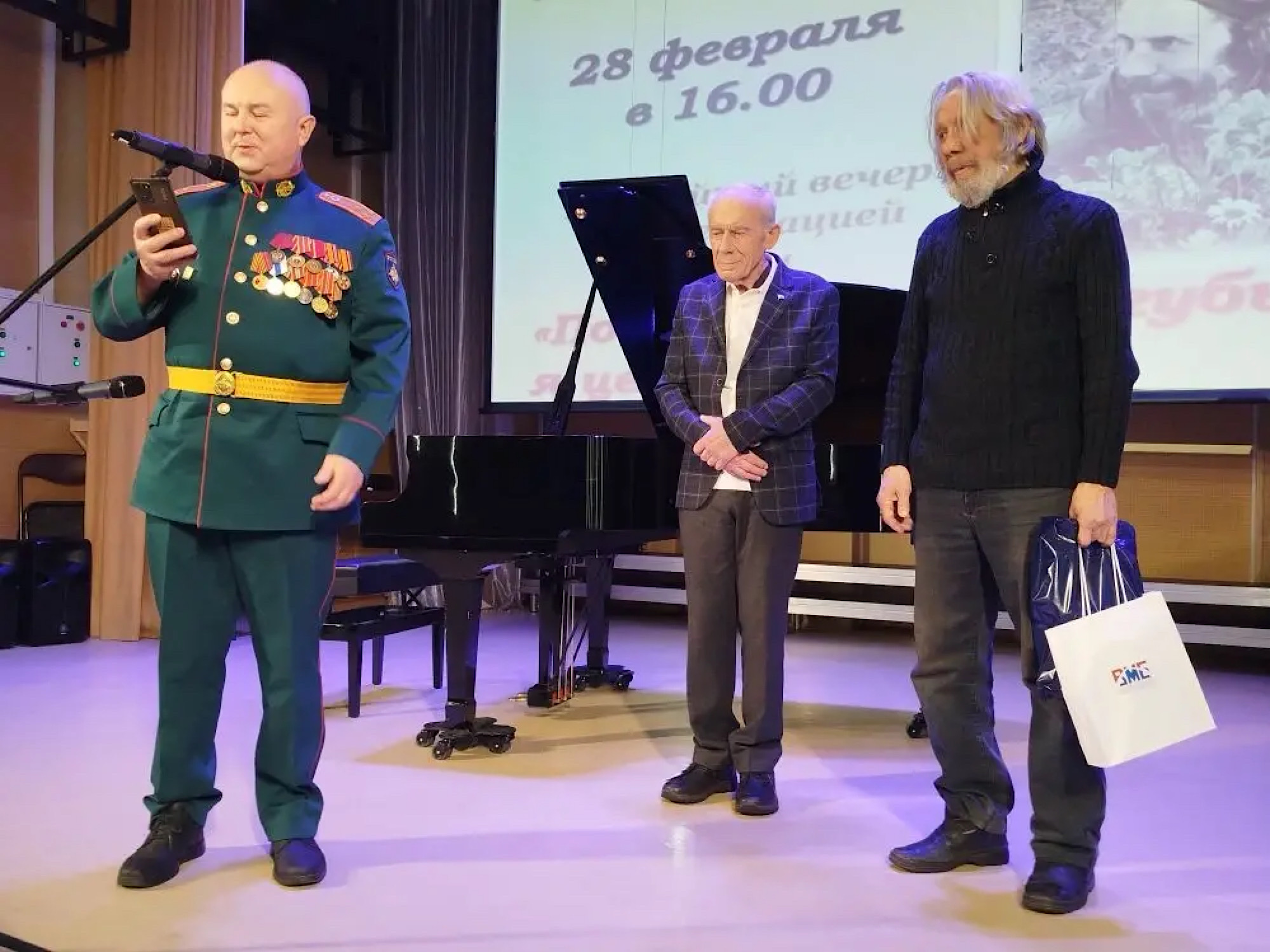 "Потому прямо в губы я целую слова"