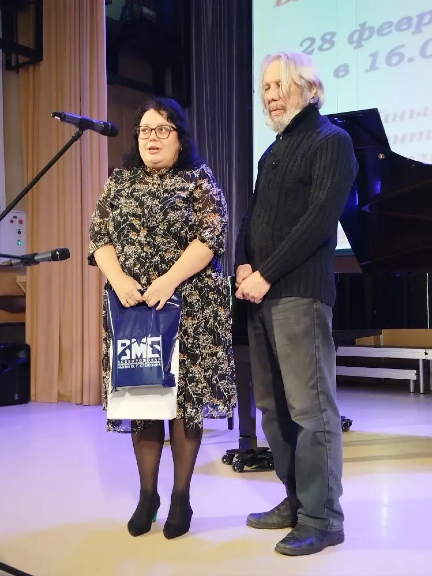 "Потому прямо в губы я целую слова"