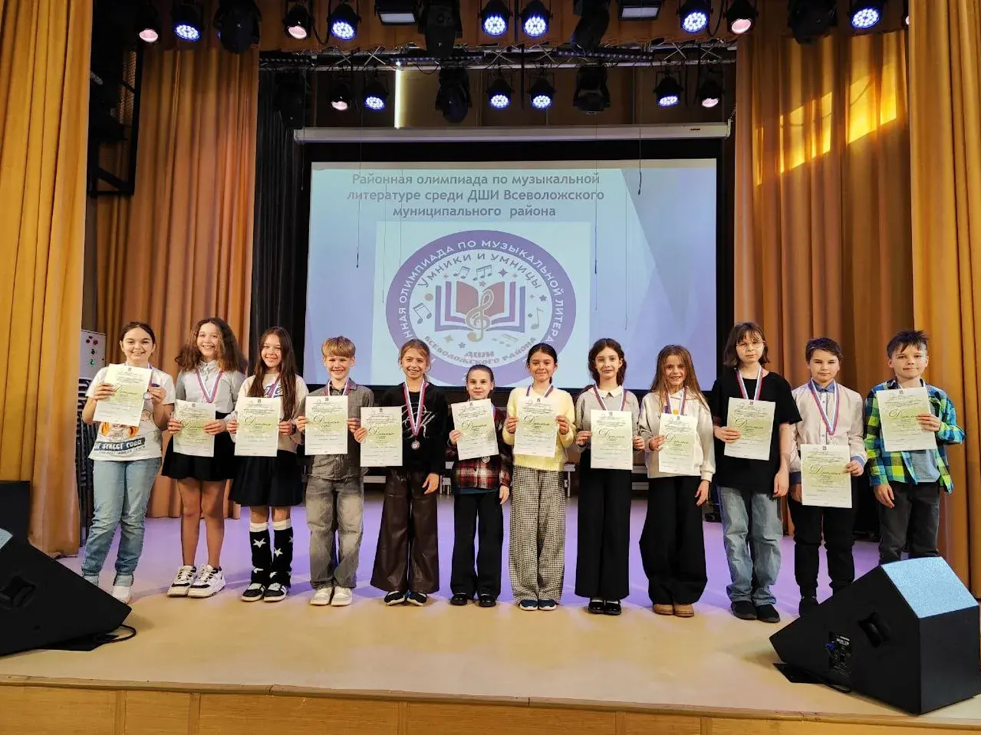 "УМНИКИ И УМНИЦЫ"