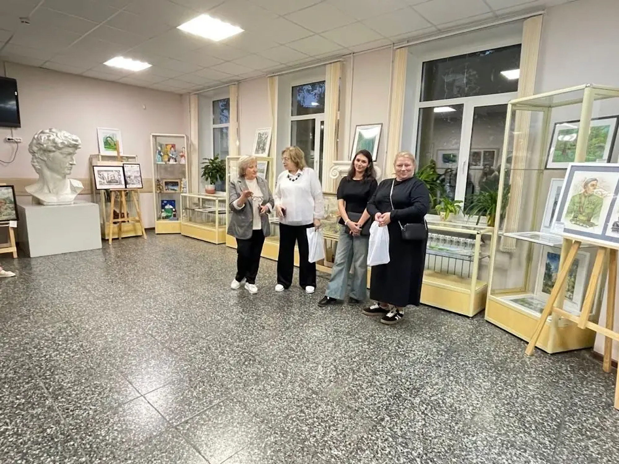 Презентация передвижной выставки «И дольше века длится жизнь»